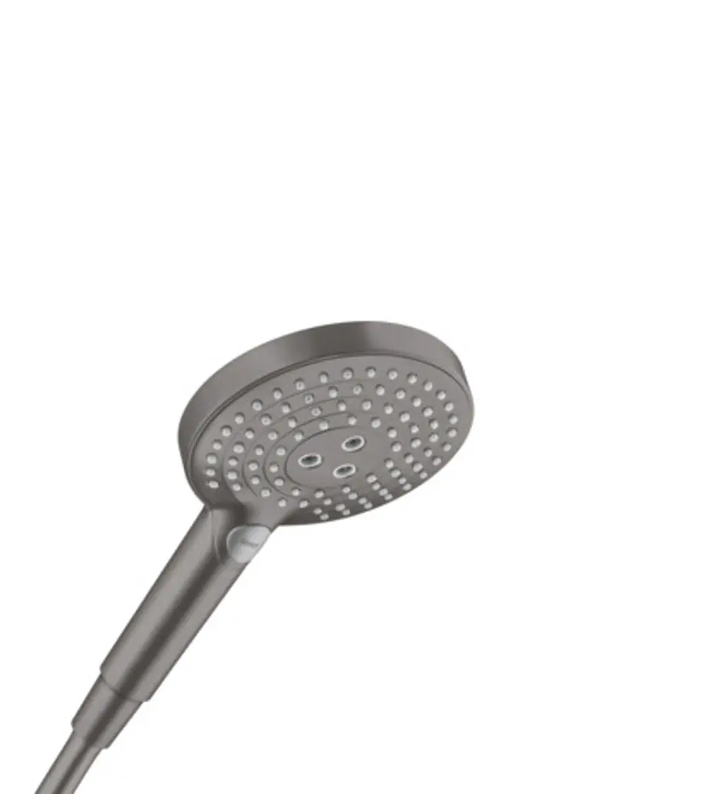 Hansgrohe Handbrause mit runder Kopfpartie und mehreren Düsenelementen, ausgestattet mit einem Bedienknopf zur Auswahl der Strahlarten. Farbgebung in gebürstetem Schwarzchrom.
